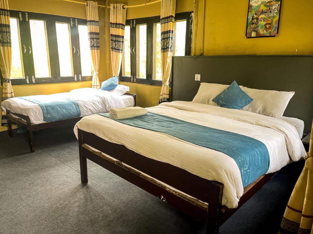 Hotel Tharu Garden And Beer Bar Chitwan Eksteriør bilde
