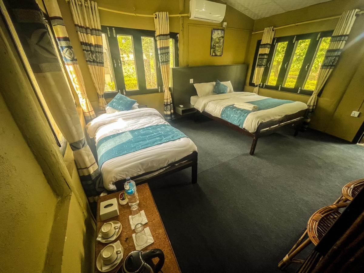 Hotel Tharu Garden And Beer Bar Chitwan Eksteriør bilde