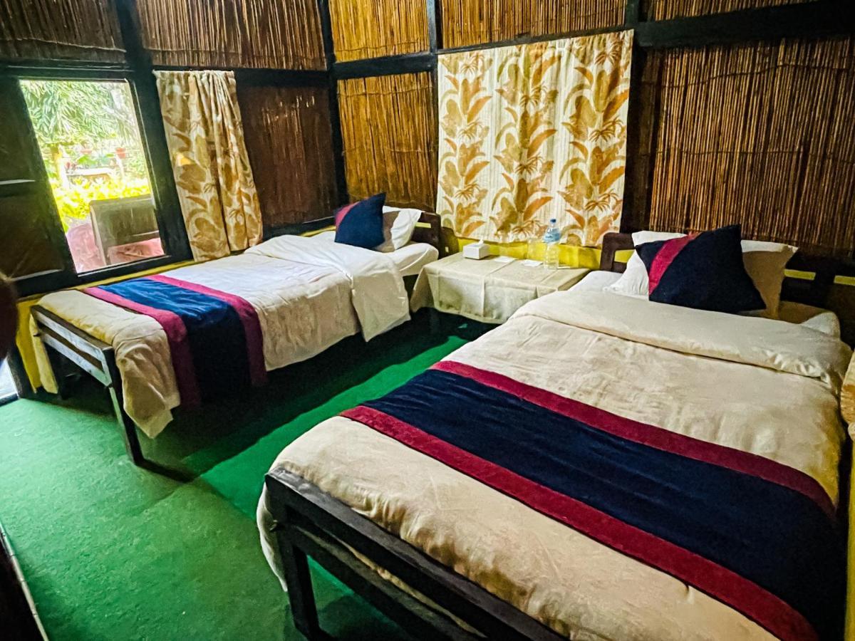 Hotel Tharu Garden And Beer Bar Chitwan Eksteriør bilde