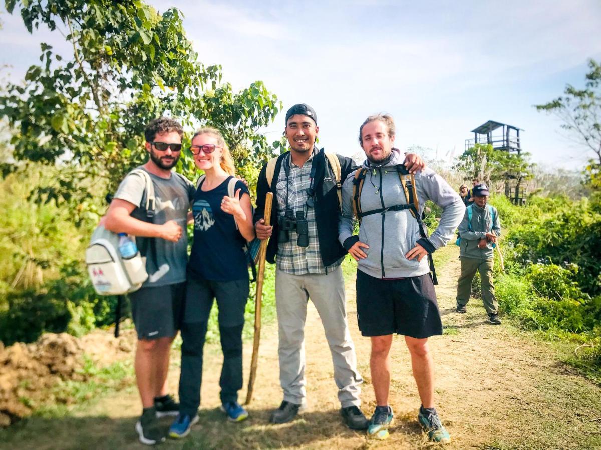 Hotel Tharu Garden And Beer Bar Chitwan Eksteriør bilde