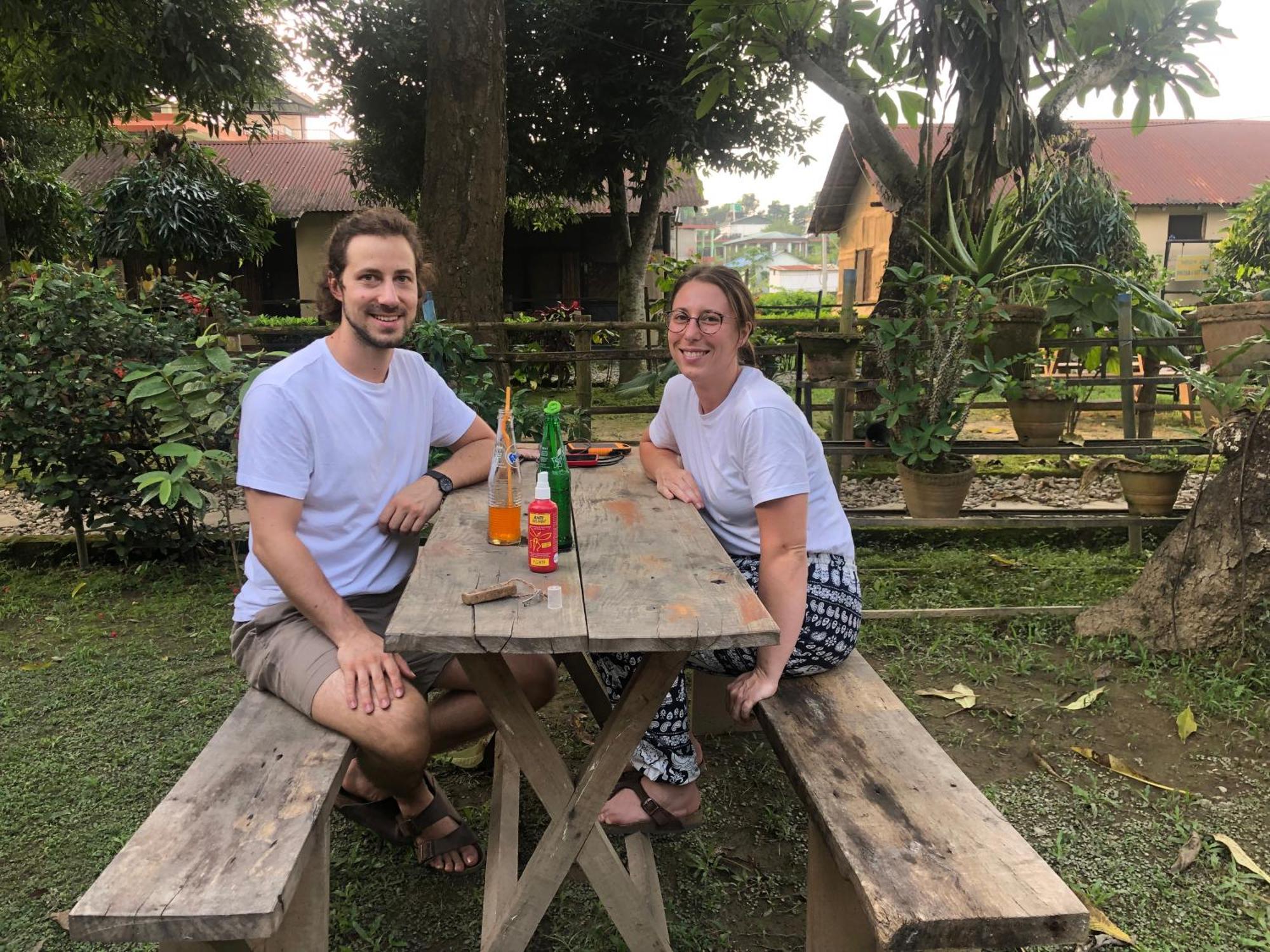 Hotel Tharu Garden And Beer Bar Chitwan Eksteriør bilde