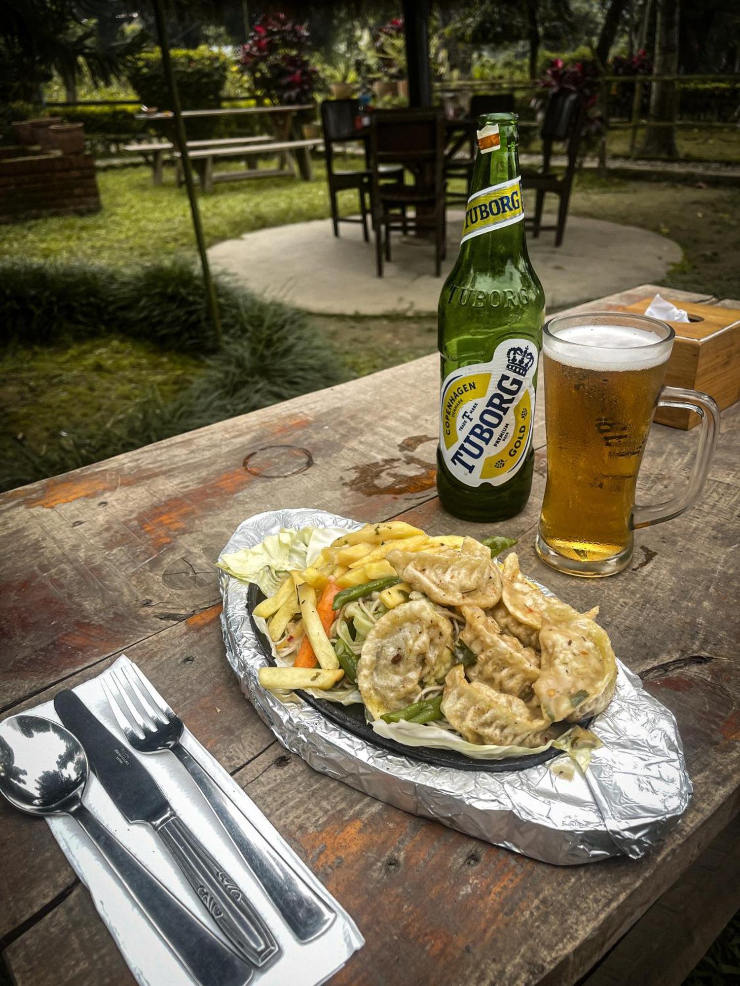 Hotel Tharu Garden And Beer Bar Chitwan Eksteriør bilde
